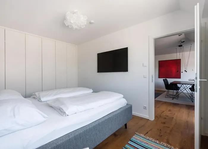Stylisches In Zentraler Gruenruhelage Mit Garagenplatz Апартаменти